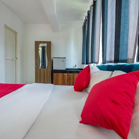 Morjim Sea Waves-Beach Front Hotel Экстерьер фото