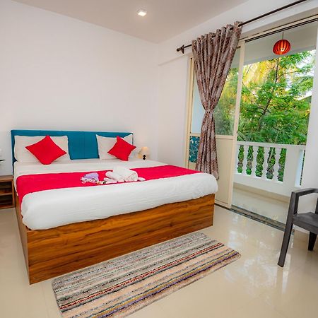 Morjim Sea Waves-Beach Front Hotel Экстерьер фото
