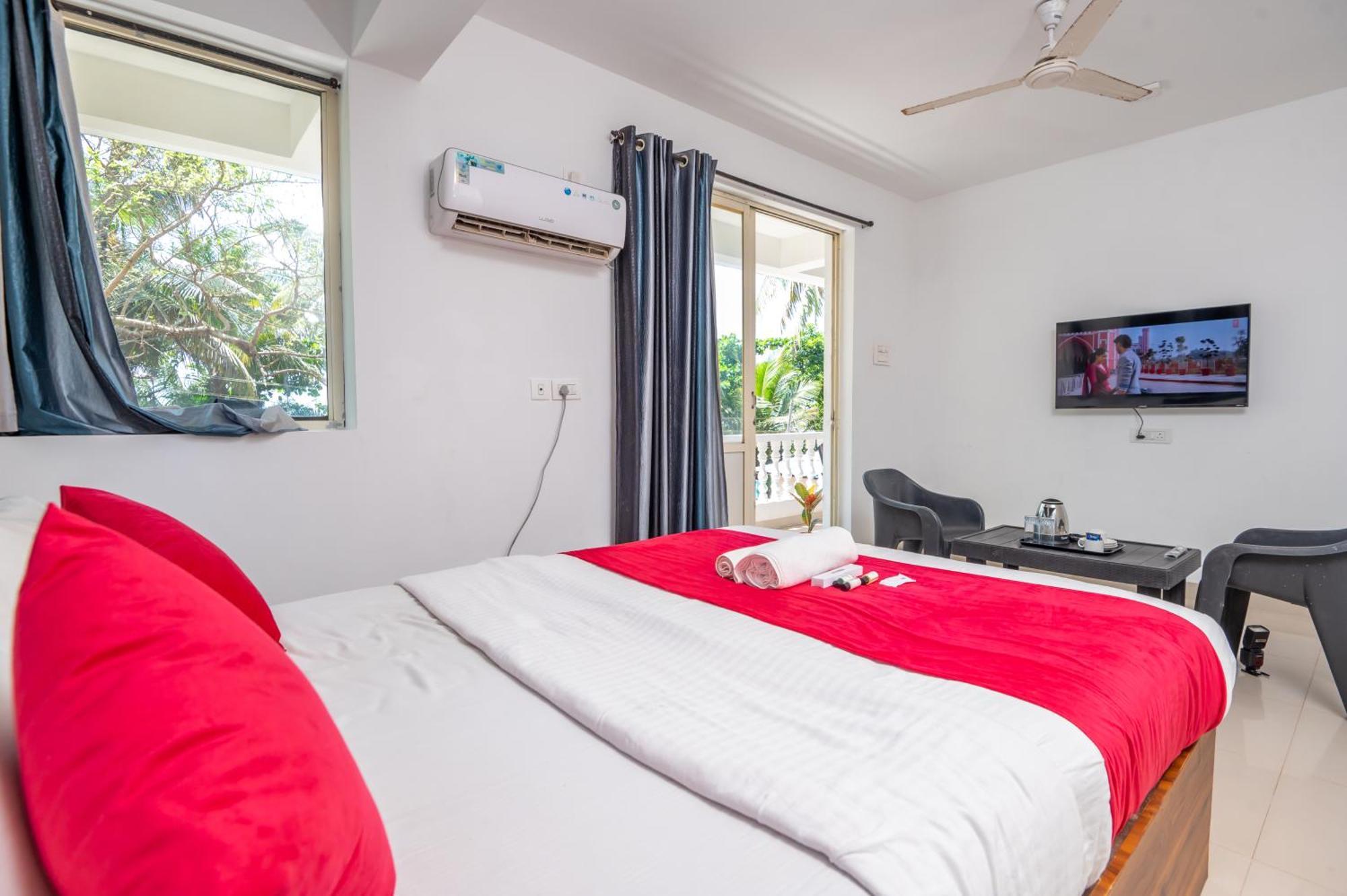 Morjim Sea Waves-Beach Front Hotel Экстерьер фото