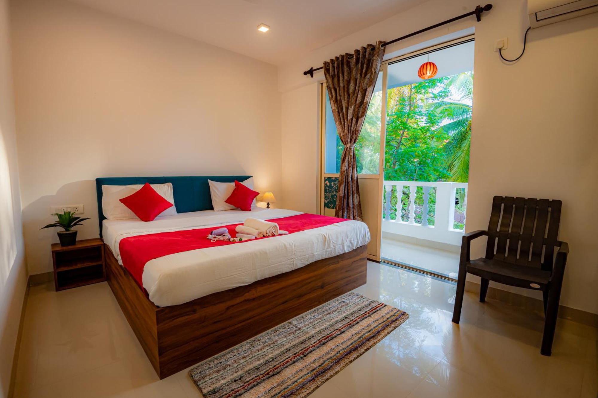 Morjim Sea Waves-Beach Front Hotel Экстерьер фото
