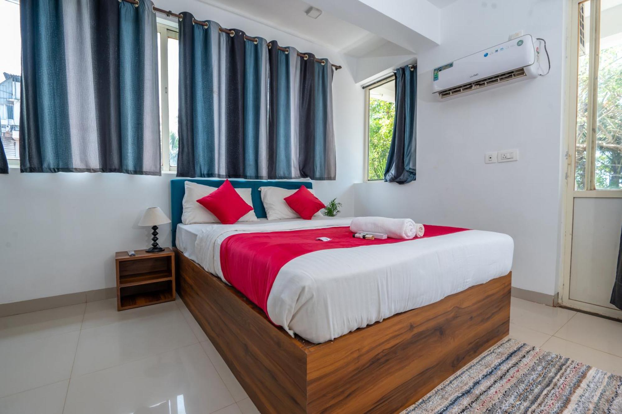 Morjim Sea Waves-Beach Front Hotel Экстерьер фото