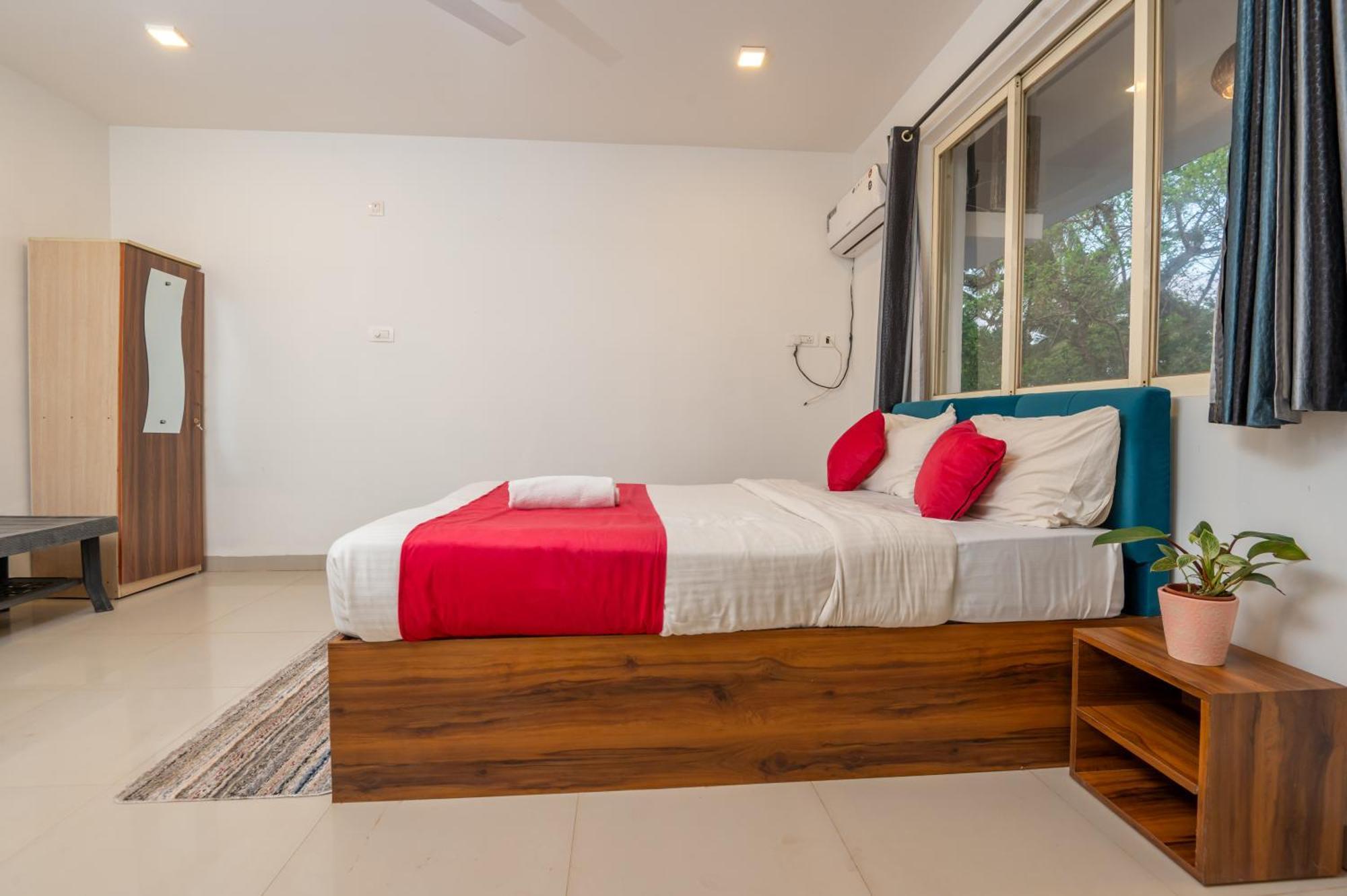 Morjim Sea Waves-Beach Front Hotel Экстерьер фото