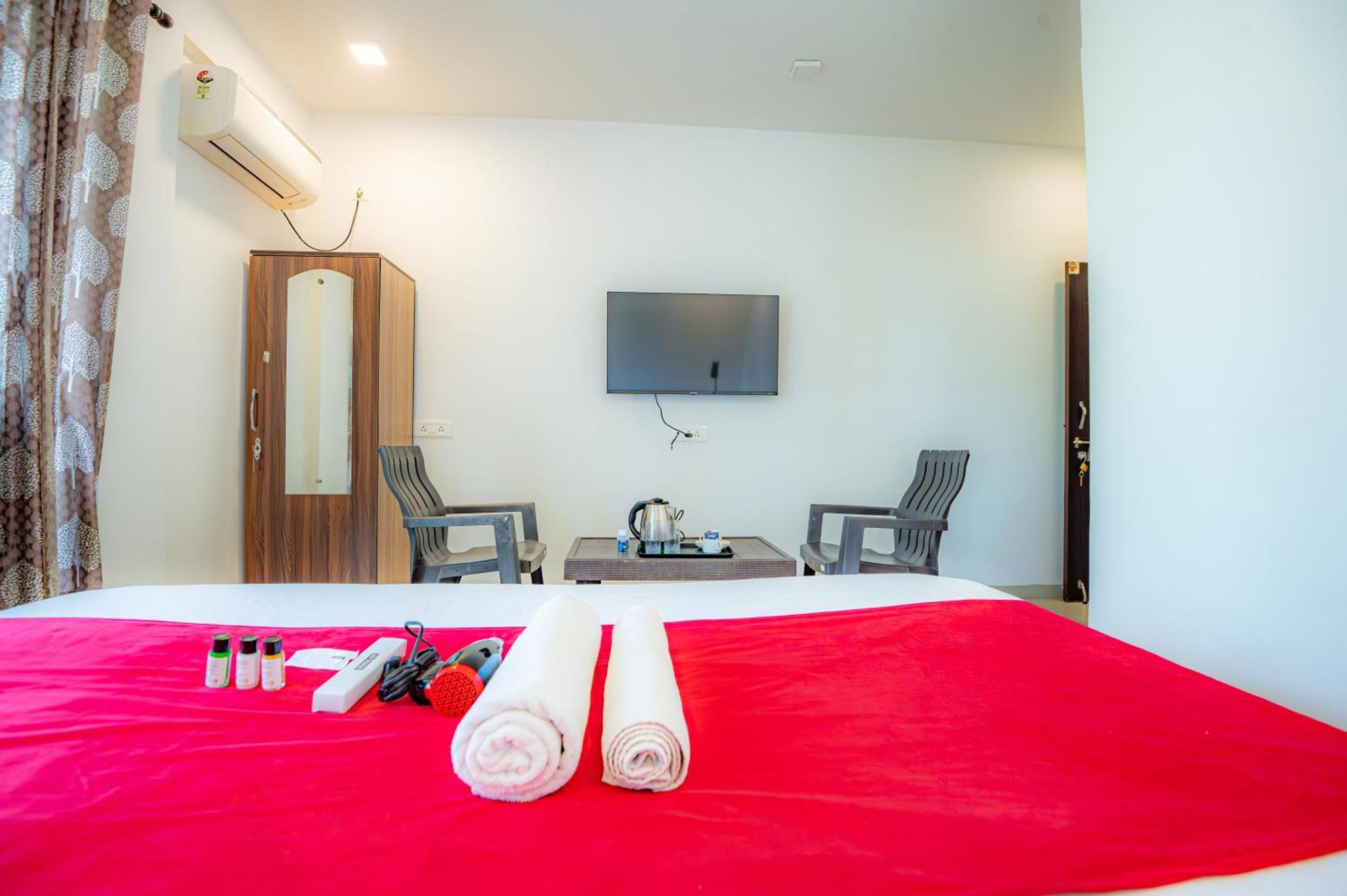 Morjim Sea Waves-Beach Front Hotel Экстерьер фото