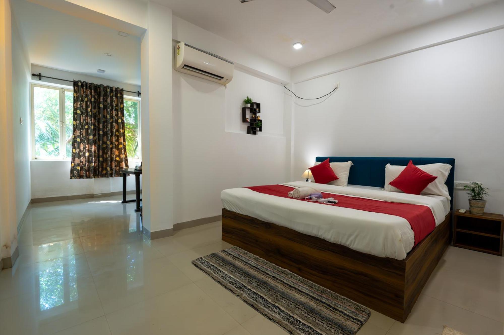 Morjim Sea Waves-Beach Front Hotel Экстерьер фото
