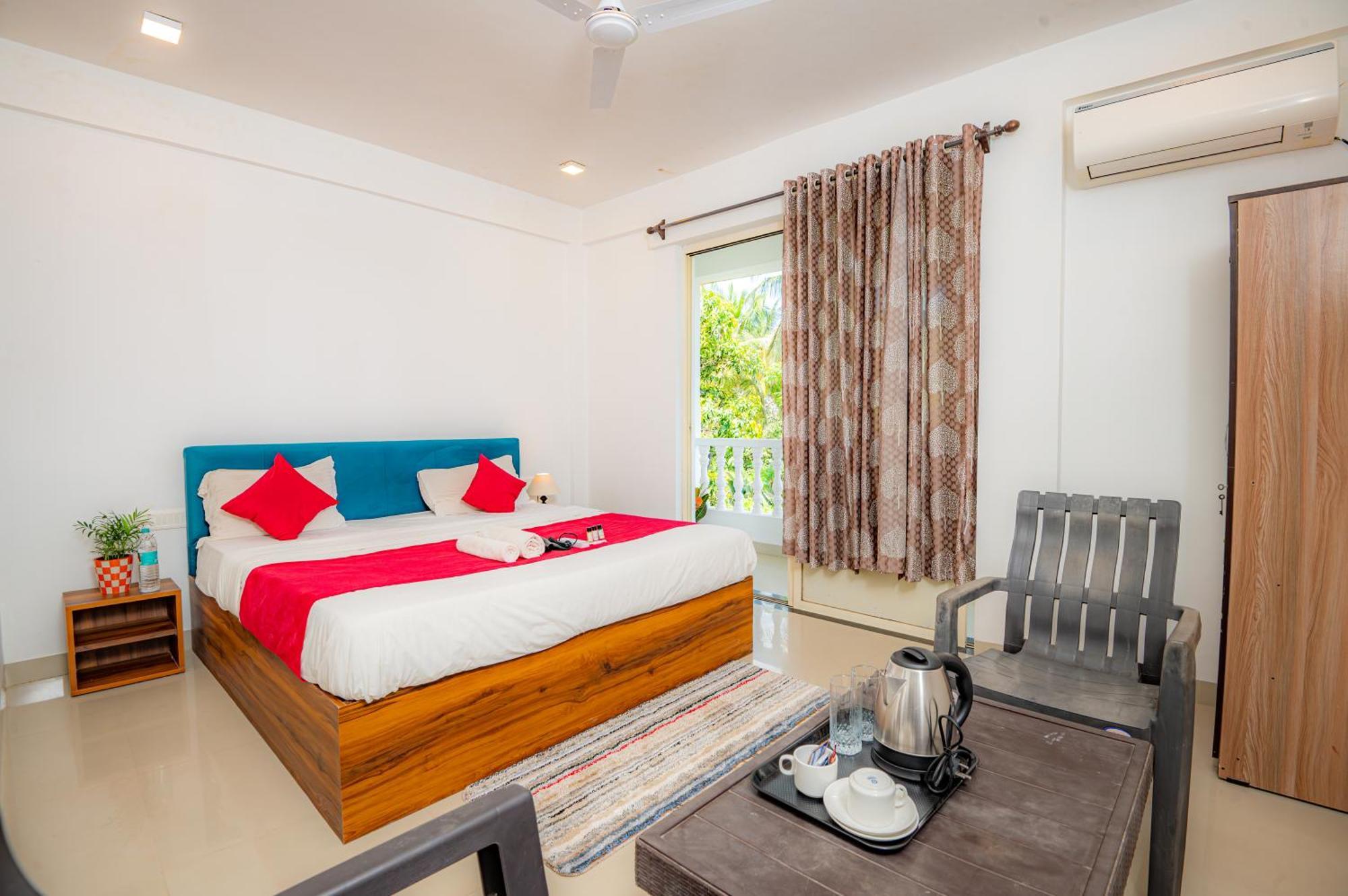 Morjim Sea Waves-Beach Front Hotel Экстерьер фото