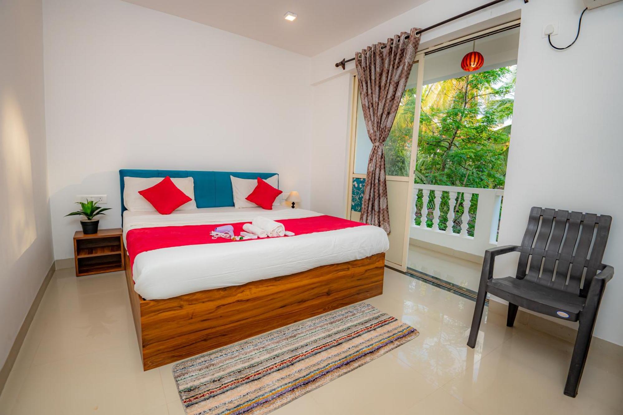 Morjim Sea Waves-Beach Front Hotel Экстерьер фото