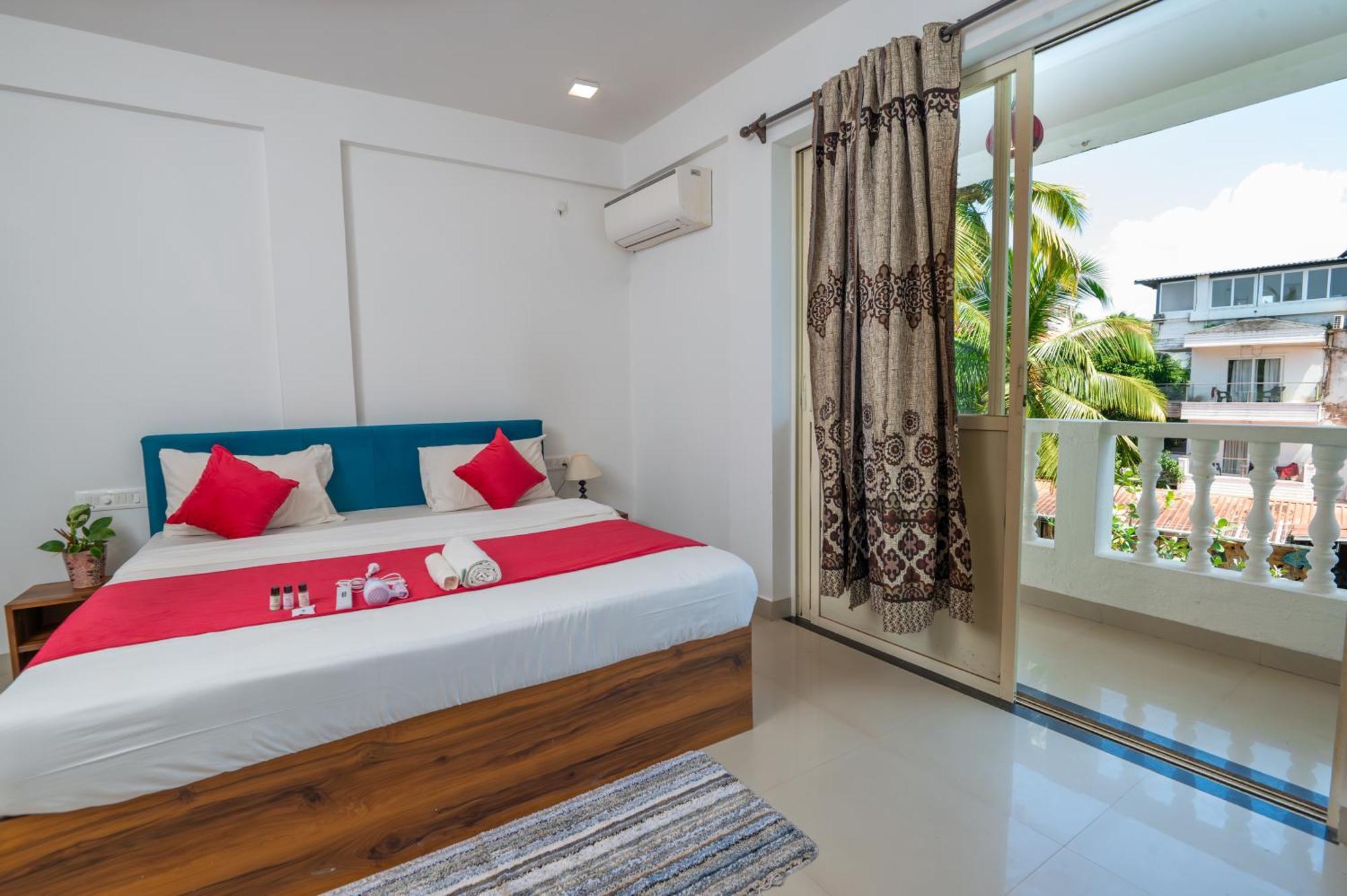 Morjim Sea Waves-Beach Front Hotel Экстерьер фото