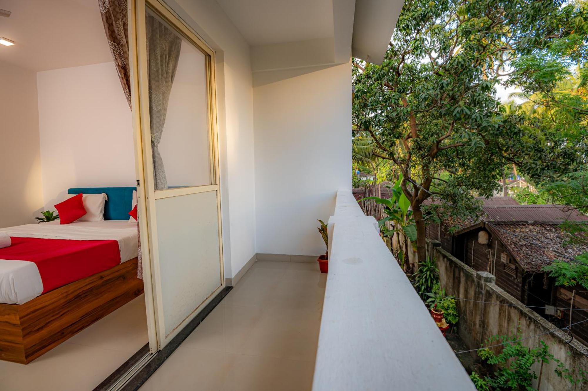Morjim Sea Waves-Beach Front Hotel Экстерьер фото