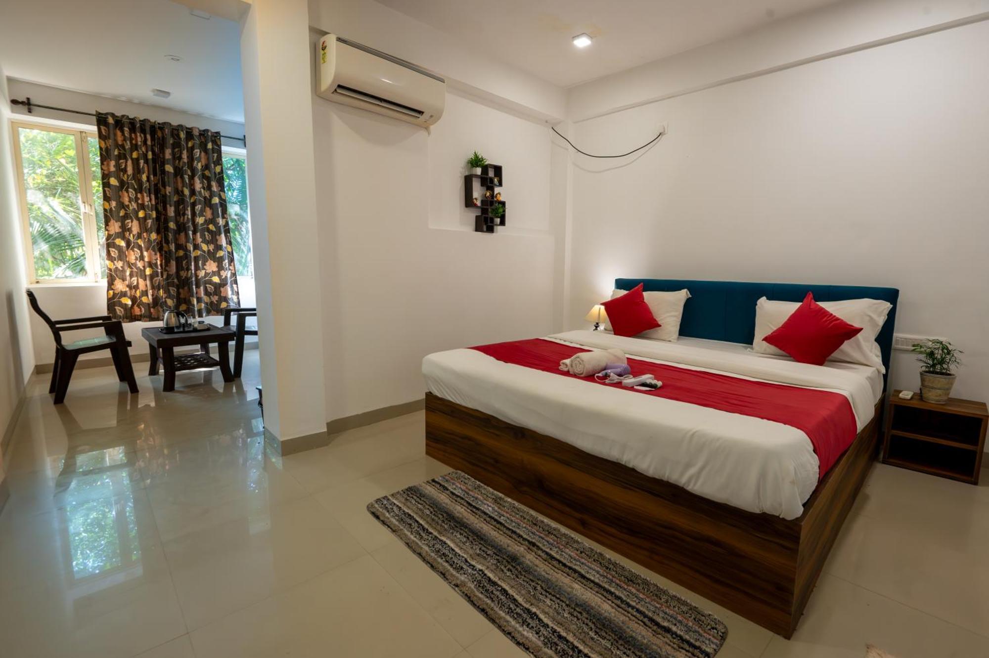 Morjim Sea Waves-Beach Front Hotel Экстерьер фото