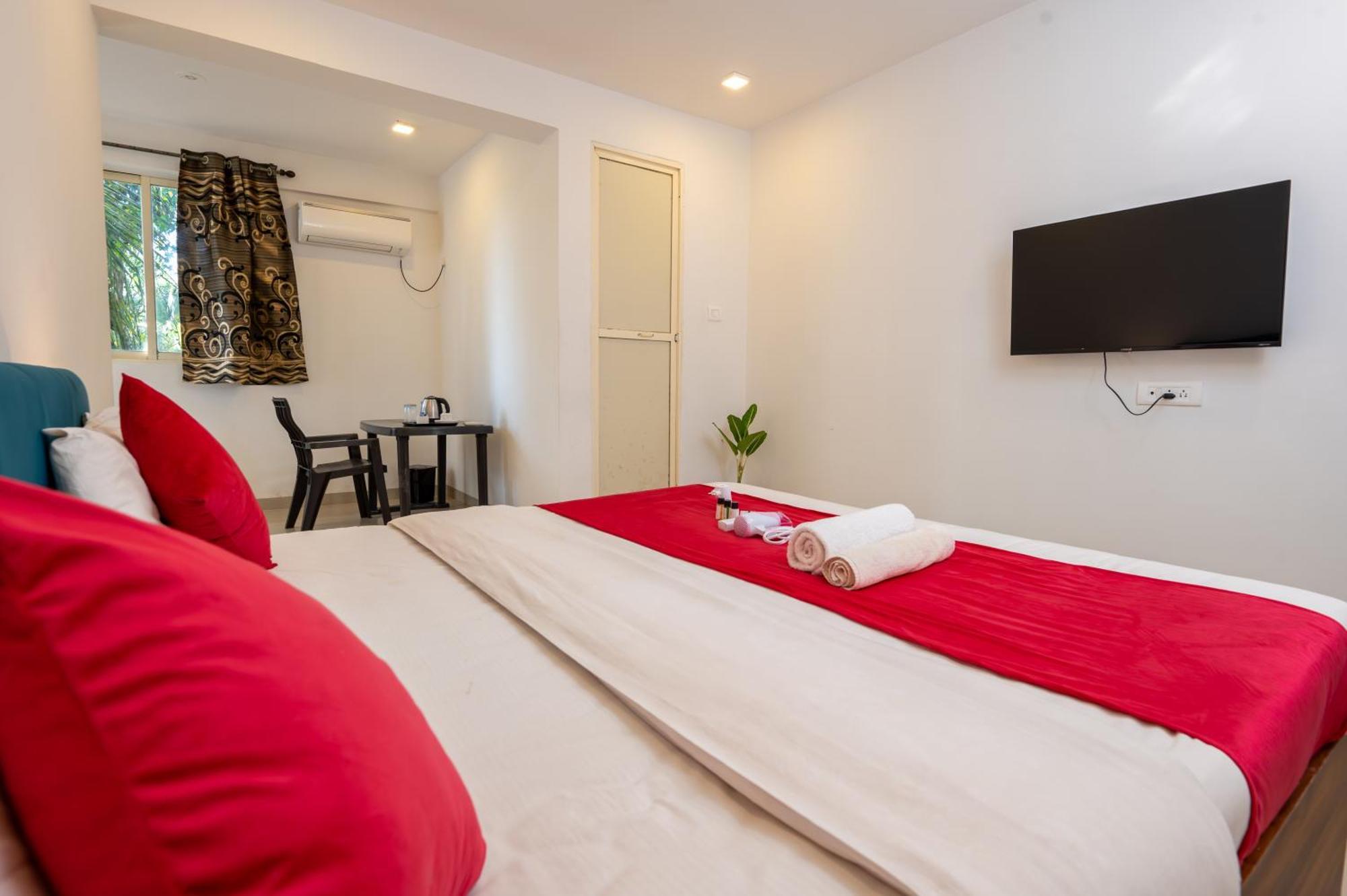 Morjim Sea Waves-Beach Front Hotel Экстерьер фото
